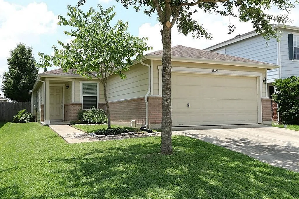 3 bed, 2.0 bath, 1432 sqft, $1,998 — Photo 2