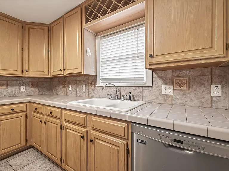1807 Crocker St #A — Photo 12