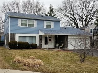 9020 Dell Ct, Hickory Hills, IL 60457