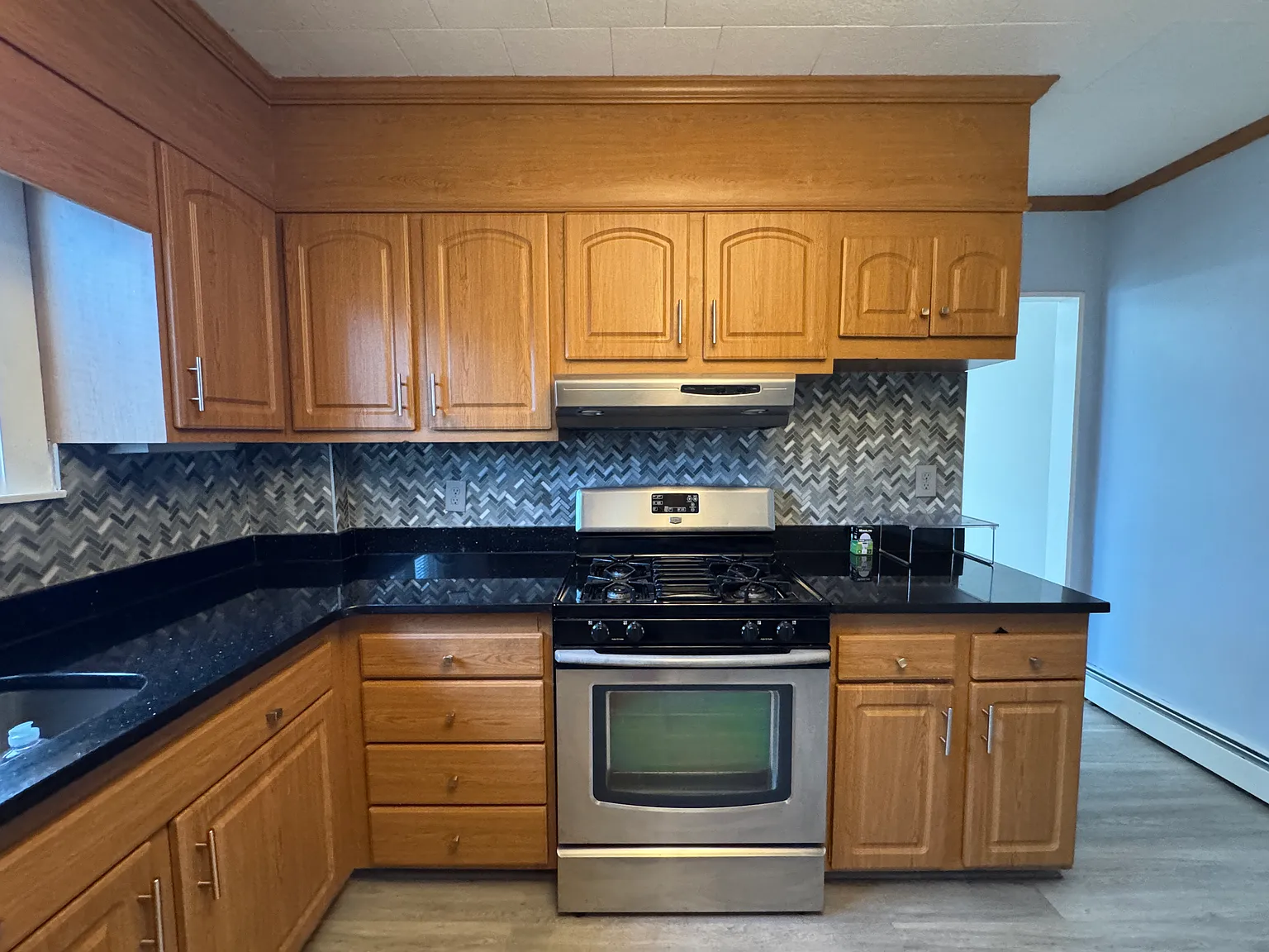 5 bed, 2000 sqft, $5,000 — Photo 2