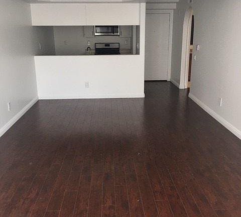 4th image of 10400 Canoga Ave #219