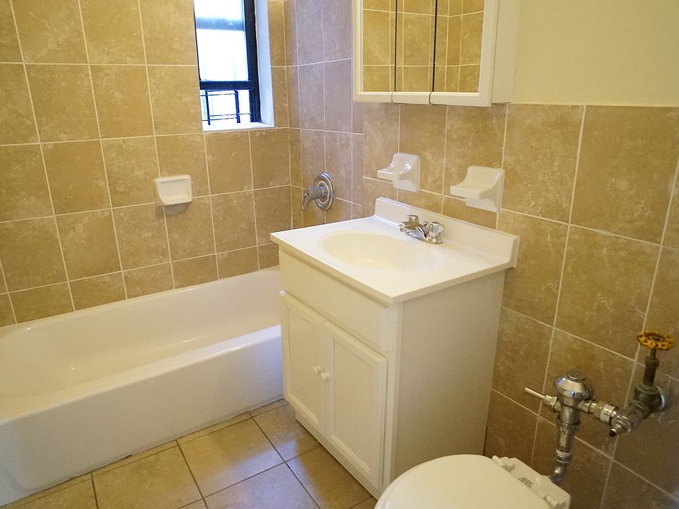 2nd image of 2230 University Ave APT 4K