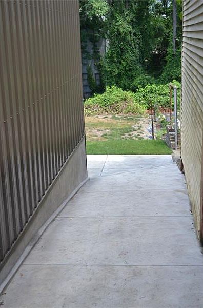 2nd image of 340 Harmar St