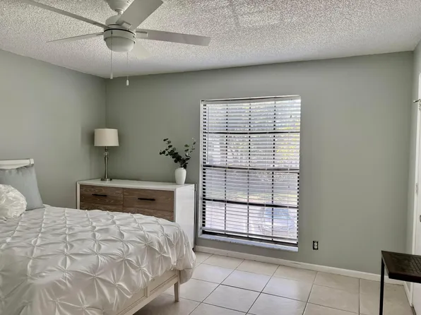 3211 Jog Park Drive, Greenacres, FL 33467