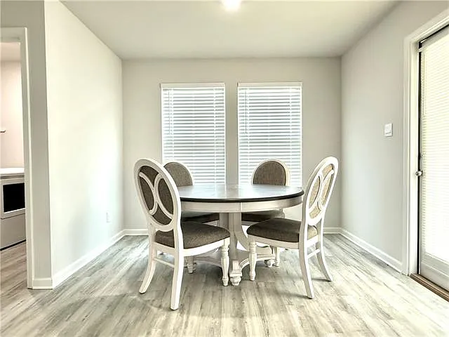 3 bed, 2.0 bath, 1343 sqft, $2,200 — Photo 4