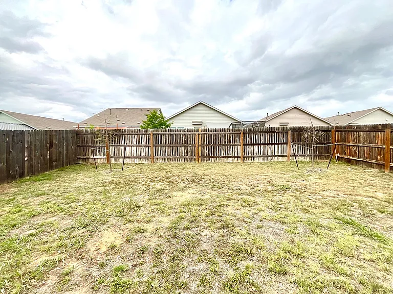 615 Bean Bnd — Photo 28