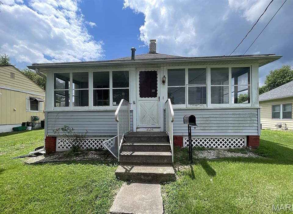 1st image of 1028 Bell Pl