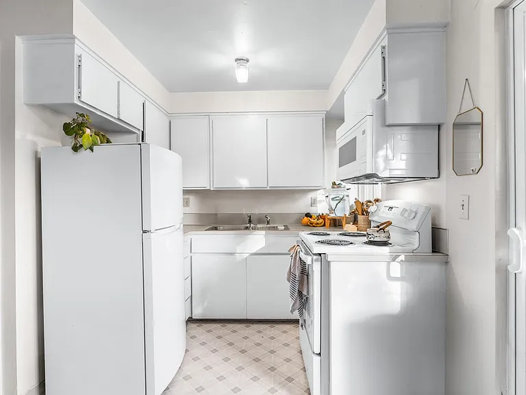 475 NE Underwood Ave — Photo 8