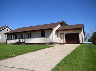 806 2nd St, Britton, SD 57430