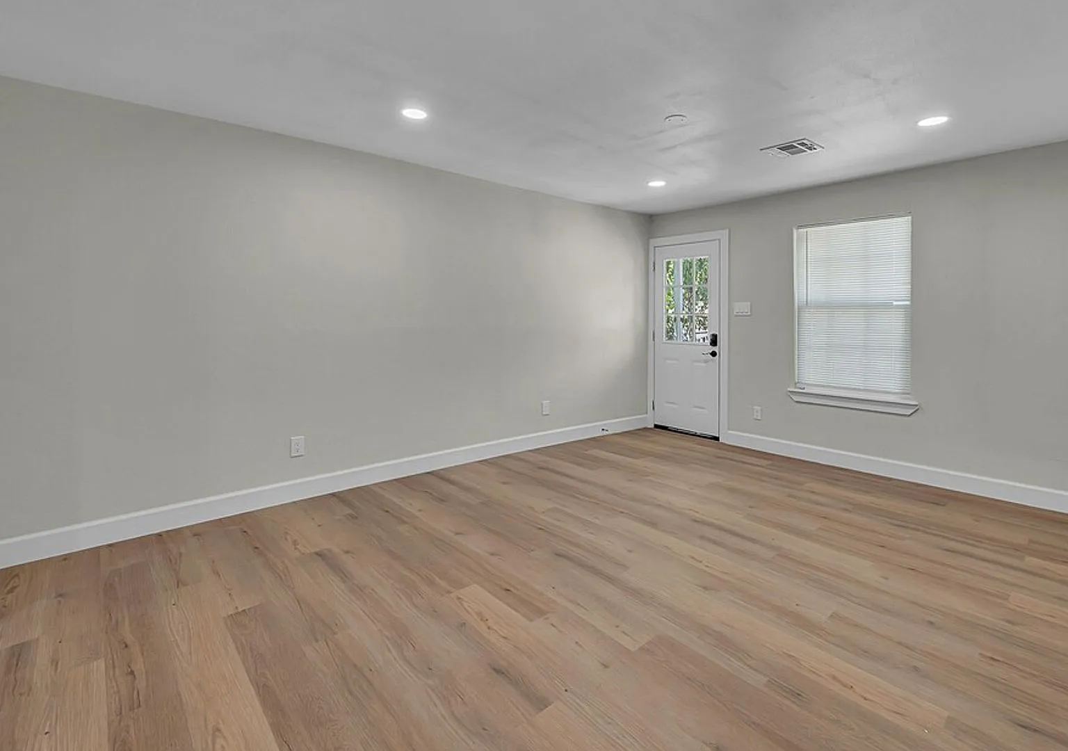 Newly renovated 5-bedroom, 3-bath in Waco - Available NOW! — Photo 4