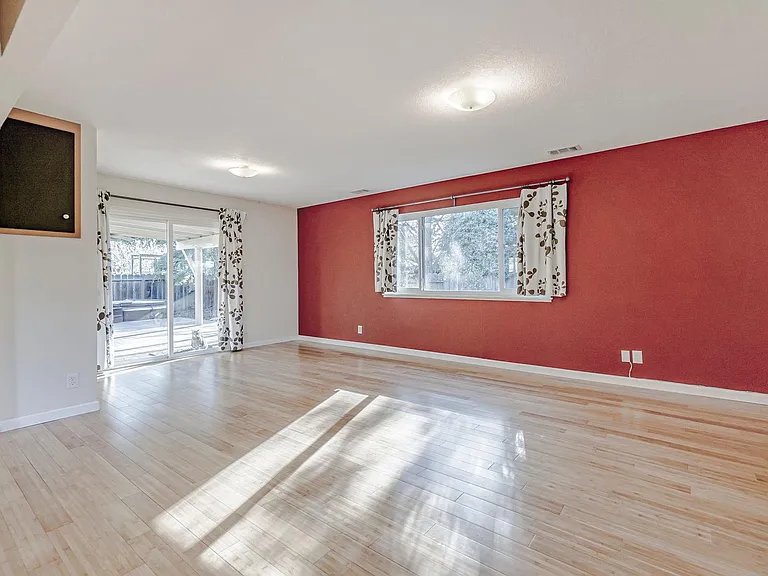 1108 Alice St — Photo 12