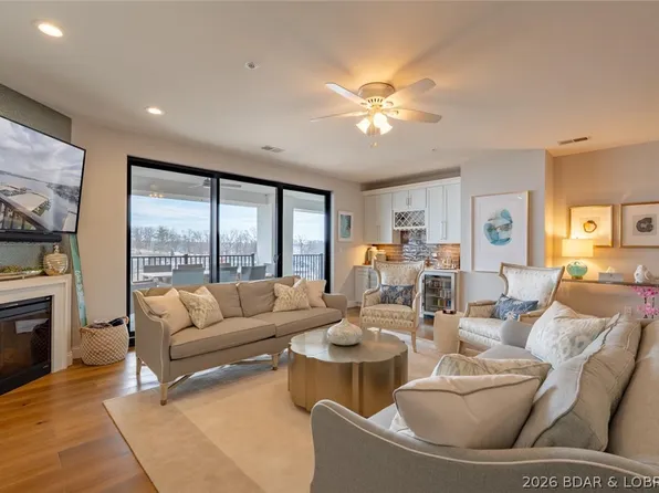 166 Captiva Dr #3E, Sunrise Beach, MO 65079