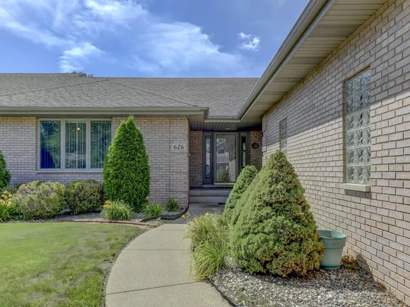 626 Rescobie Dr, Schererville, IN 46375