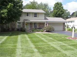 8 Nettlecreek Rd, Fairport, NY 14450