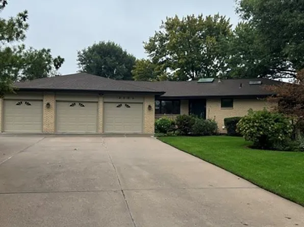 2101 The Knls, Lincoln, NE 68512