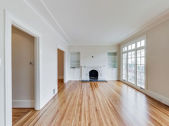 2nd image of 2363 Bay St