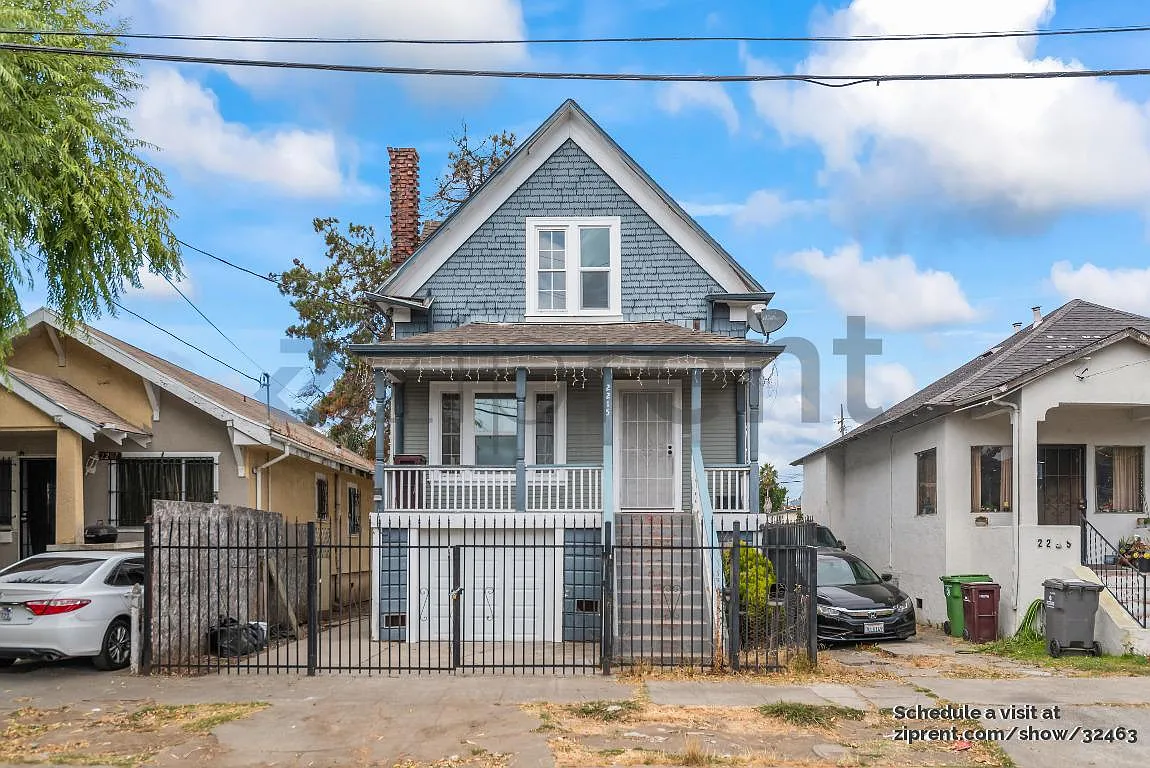 3 bed, 1208 sqft, $3,605 — Photo 1