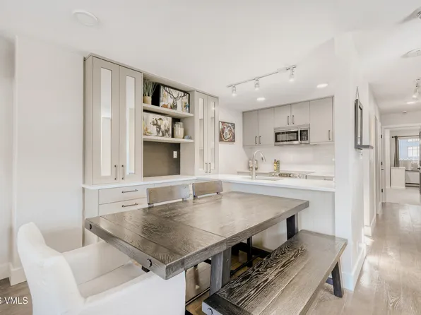 137 Benchmark Rd #327, Avon, CO 81620