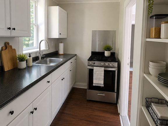 2nd image of 220 S Main St #5