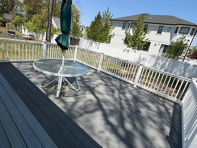 24 Berger Ave — Photo 4