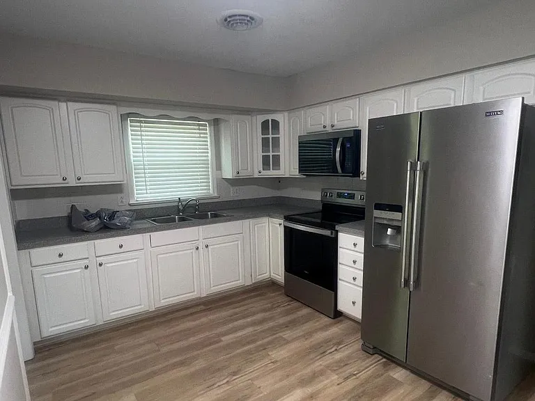 521 Laurel Ave — Photo 2