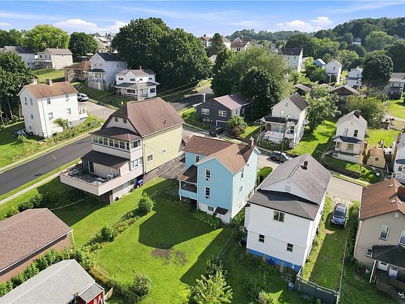 2nd image of 202 Lowell St