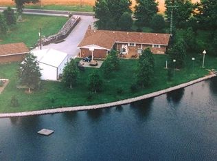 8679 N Brown Ln, Waltonville, IL 62894