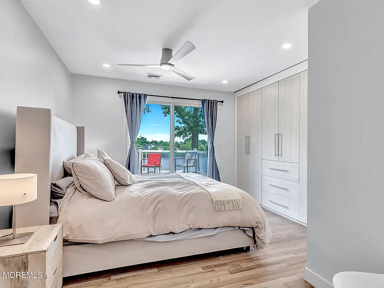 637 Beacon Blvd — Photo 14