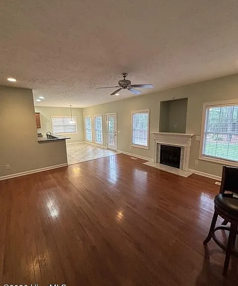 1150 Linden Rd — Photo 5