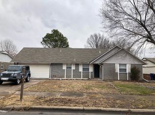 1705 S 5th Pl, Broken Arrow, OK 74012