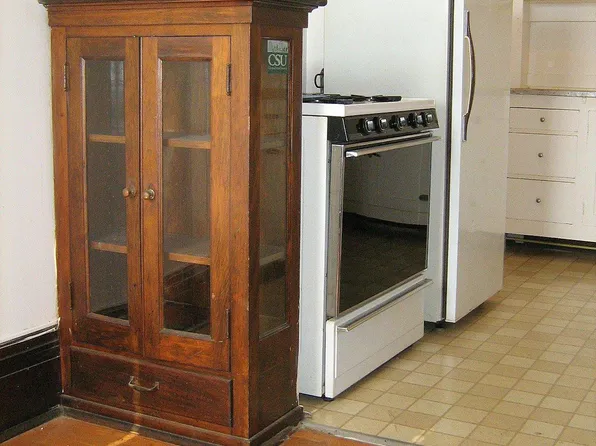 1384 Lakeland Ave, Lakewood, OH 44107