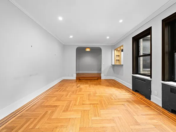 95 Park Terrace East image 3 of 19