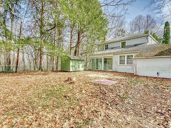 47th image of 262 Commodore Pkwy