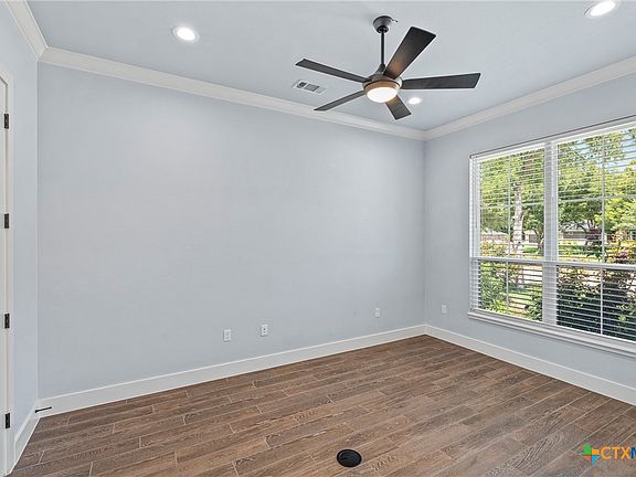 5th image of 1606 Altavista Loop