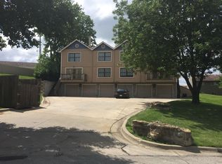 2901 University Dr APT E, Lawrence, KS 66049