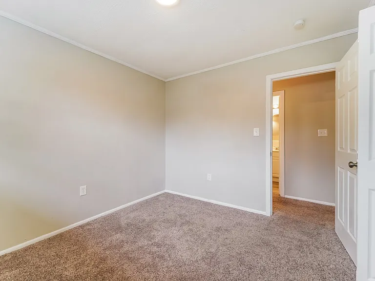 558544_027_bedroom_13544165.jpg