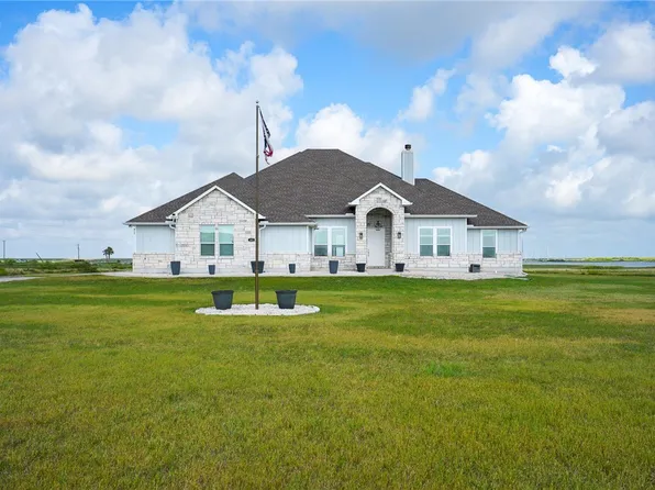 107 Sunrise Dr, Rockport, TX 78382