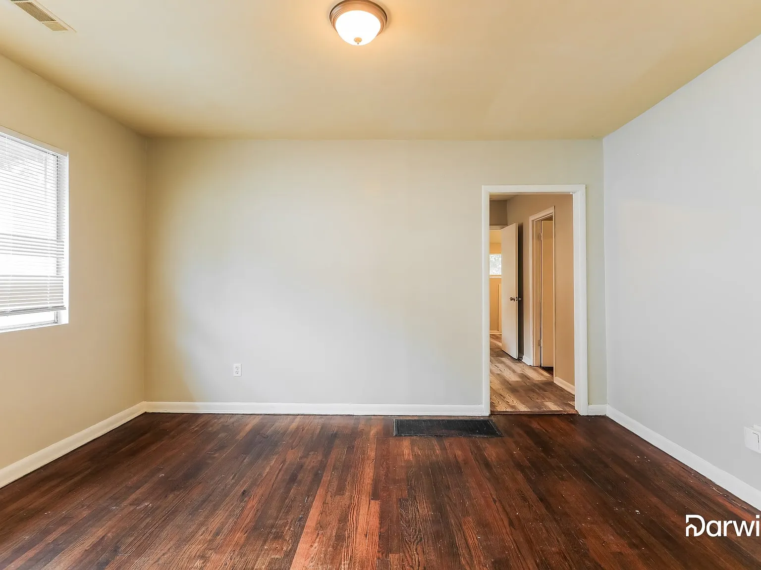 3 bed, 1.0 bath, 1850 sqft, $1,075 — Photo 4