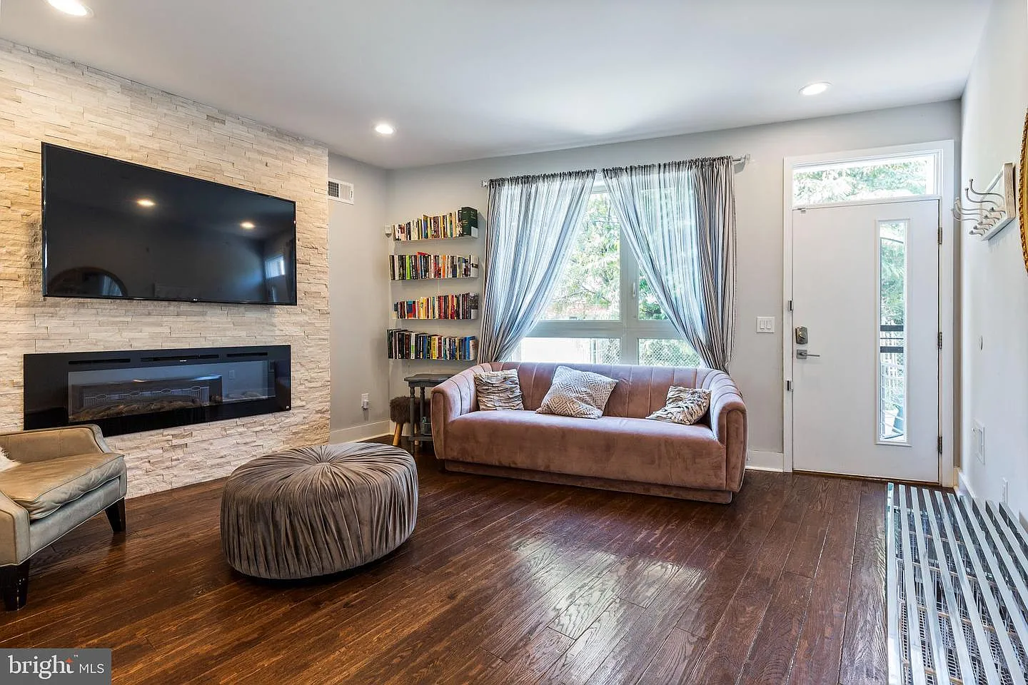 4 bed, 3000 sqft, $3,995 — Photo 4