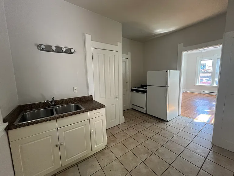 2033 N Cambridge Ave #2 — Photo 2