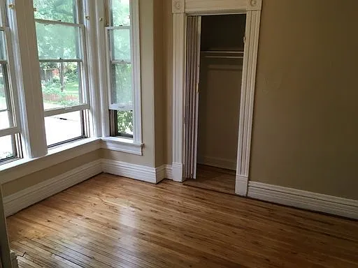 321 Bates Ave — Photo 6