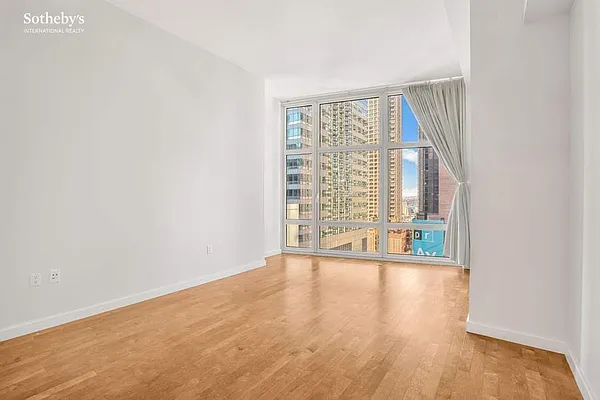 Rented by Sotheby's International Realty | media 18