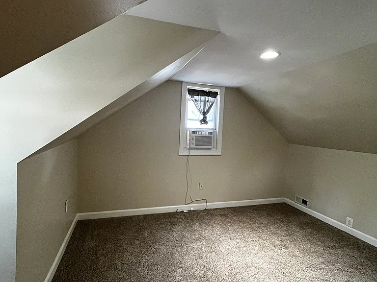 120 N Huron Dr — Photo 22