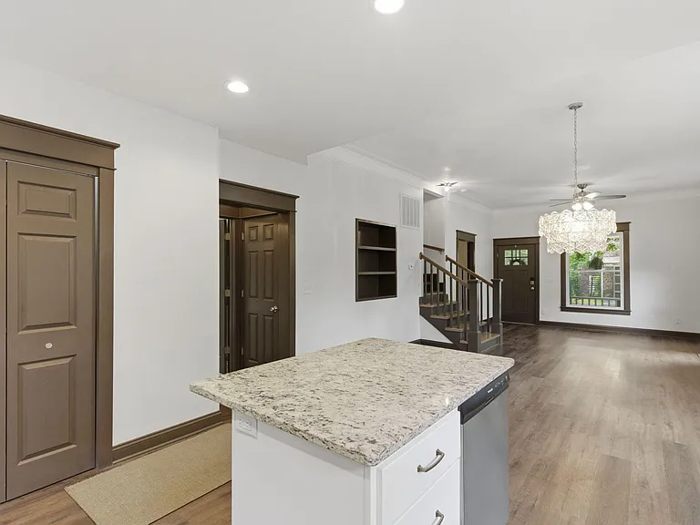 837 S Kentwood Ave — Photo 12
