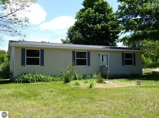 1263 Memory Ln, Frankfort, MI 49635