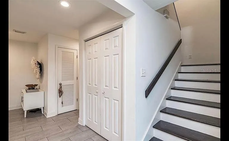 2414 W Chicago Ave — Photo 9