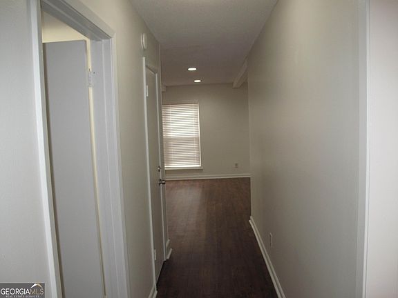 3rd image of 633 Garden Walk Dr