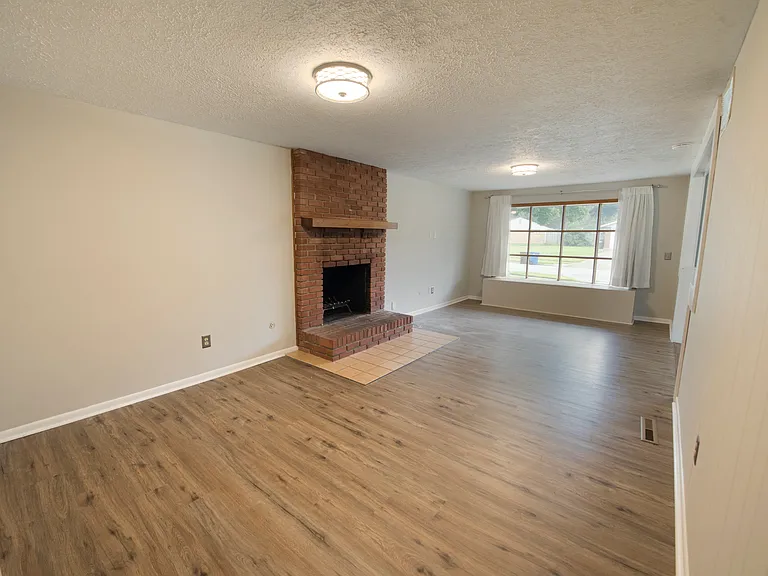 3700 Caracas Dr — Photo 31
