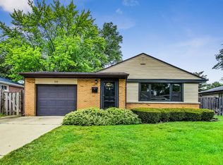 111 S We Go Trl, Mount Prospect, IL 60056