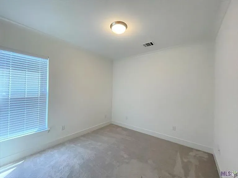 9905 Stonewater Dr — Photo 12